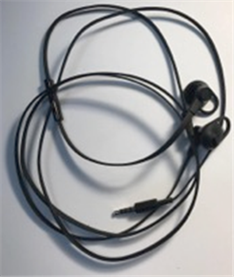 Titre : Example 7 - Unacceptable shadowing in a reproduction or photograph - Description : The image shows a pair of Earphones with an entangled black cord and shadows. It is difficult to see what is cord and what is shadow.
