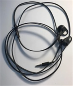 Titre : Exemple 7  Ombres inacceptables dans une reproduction ou photographie - Description : Limage dmontre une paire dcouteurs avec un fil noir, emptr sur lui-mme, avec une ombre. Il est difficile de voir ce qui est le fil et ce qui est une ombre.
